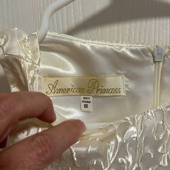 Beautiful Little Girls Formal Off White Dress Size 6X Beaded Belt Layered Skirt - Picture 8 of 8